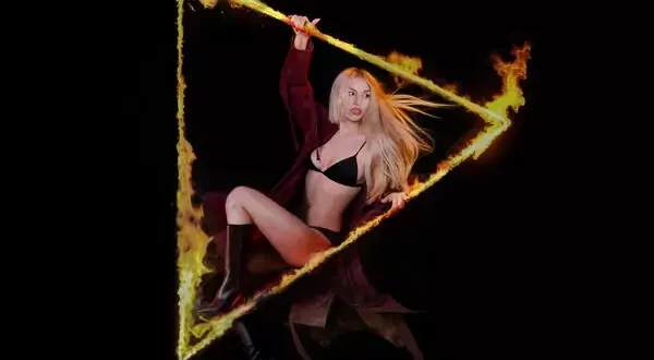Ava Max - Don't Click Play