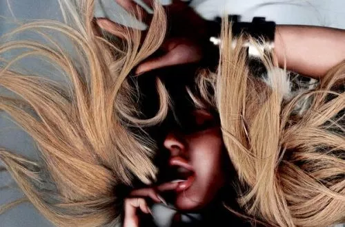 Ellie Goulding - I Know Too Much