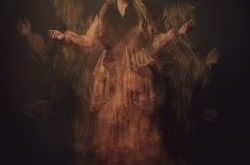 Kelly Clarkson - 12 red flag collector