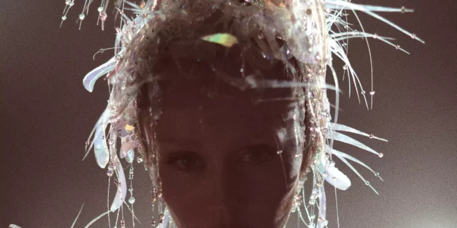 Miley Cyrus - Something Beautiful (Deluxe)