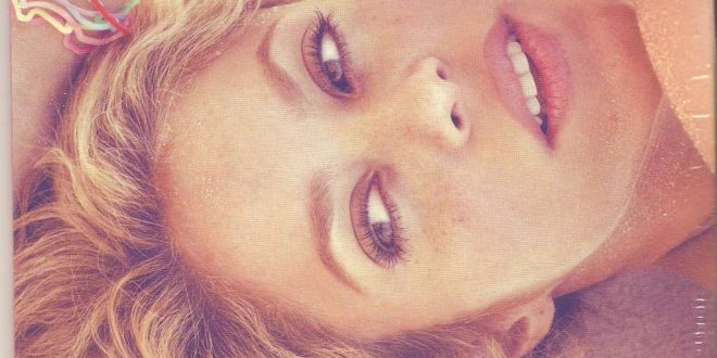 Shakira Sale el Sol