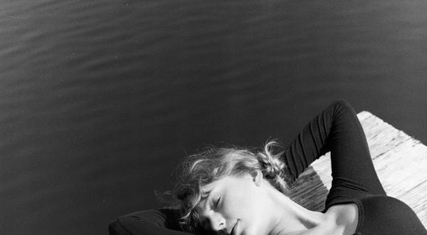 Taylor Swift - folklore the saltbox house chapter (2020)